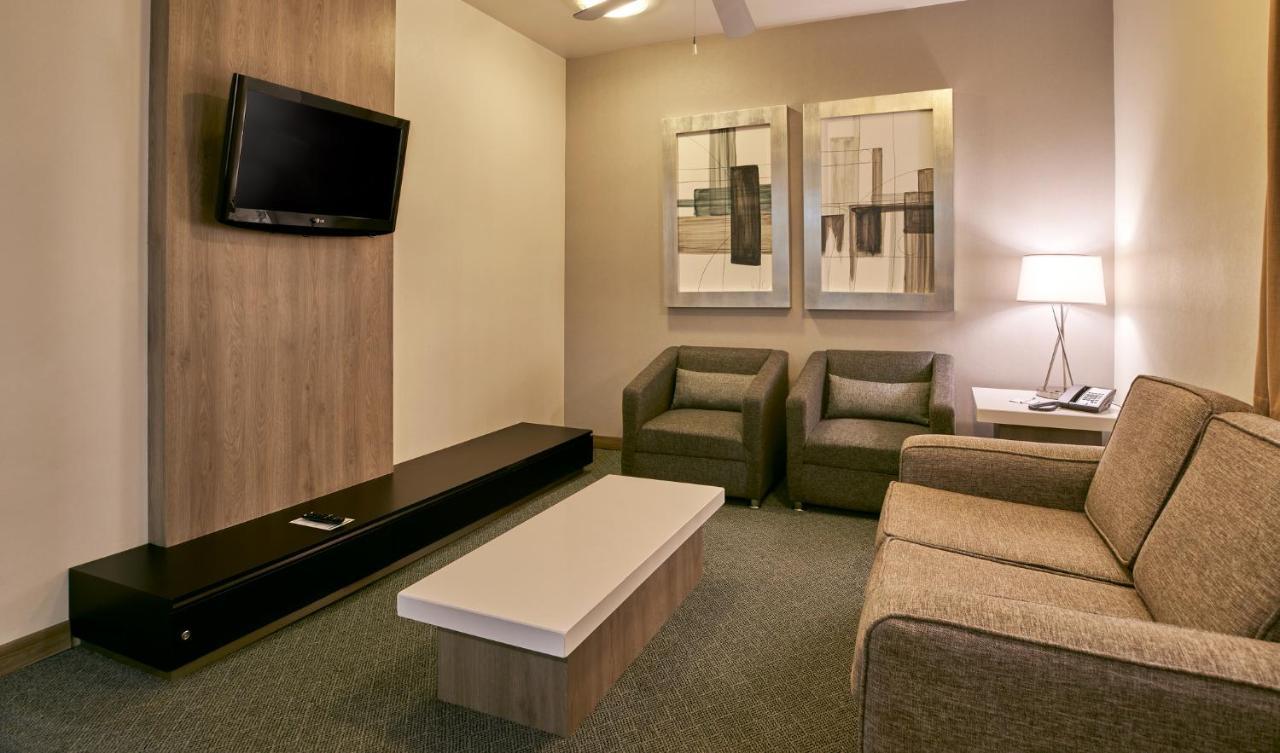 Holiday Inn Hotel & Suites Chihuahua By Ihg Eksteriør billede