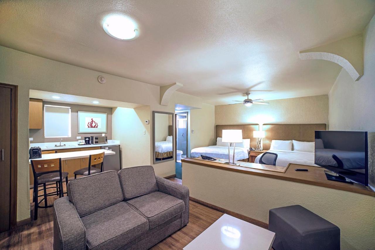 Holiday Inn Hotel & Suites Chihuahua By Ihg Eksteriør billede