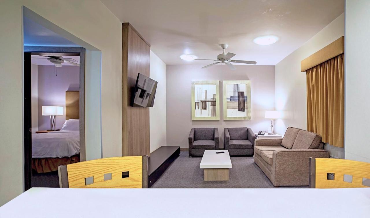 Holiday Inn Hotel & Suites Chihuahua By Ihg Eksteriør billede